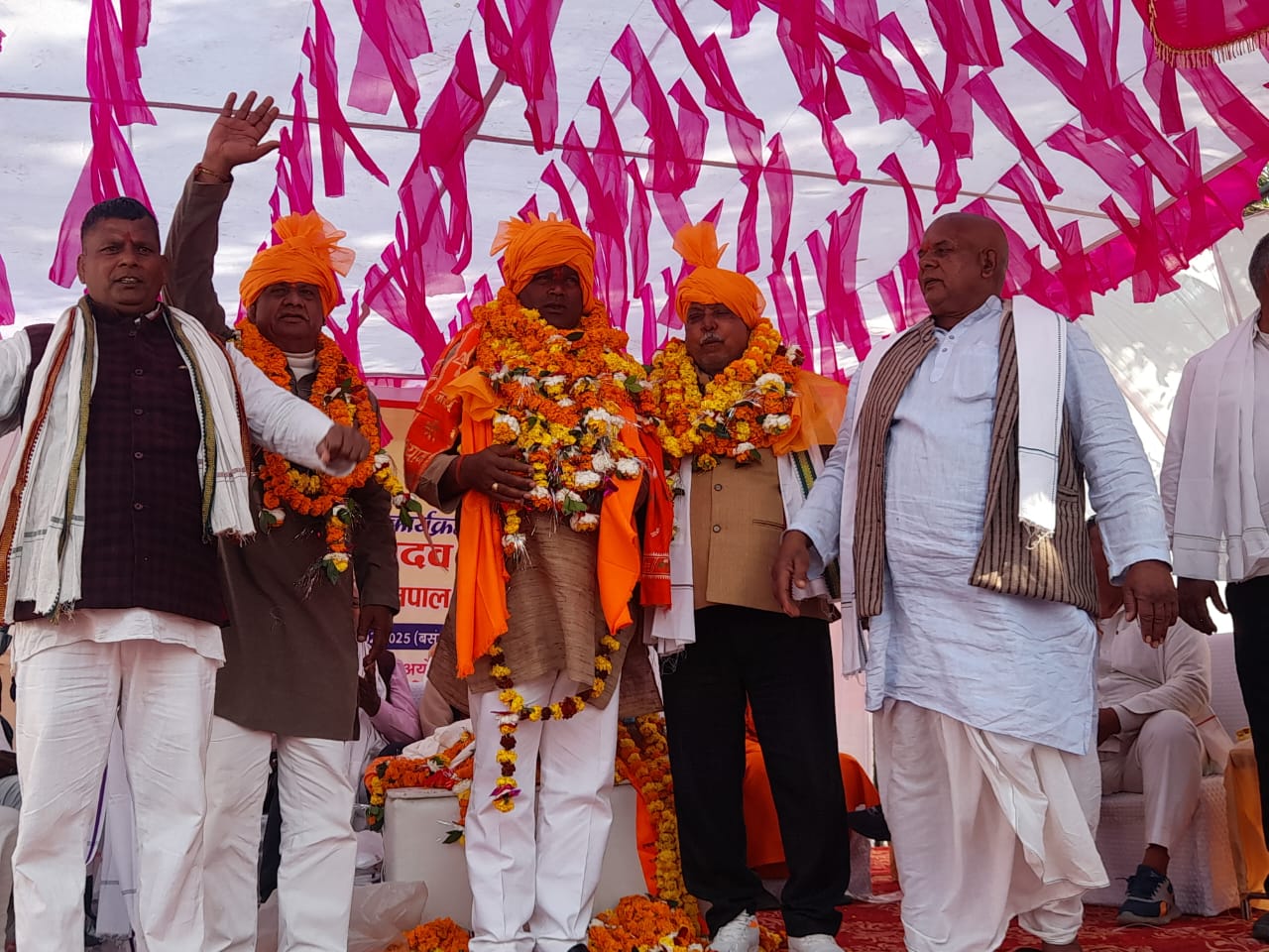 यादव समाज का चौधरी बनाए जाने पर बबलू यादव का हुआ शुभव्य स्वागत सम्मान यादव समाज का चौधरी बनाए जाने पर बबलू यादव का हुआ शुभव्य स्वागत सम्मान