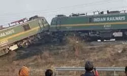 दो मालगाड़ी ट्रेनों की भिड़ंत, पटरी से उतरे इंजन; DFC की अपलाइन हावड़ा-दिल्ली रूट ठप दो मालगाड़ी ट्रेनों की भिड़ंत, पटरी से उतरे इंजन; DFC की अपलाइन हावड़ा-दिल्ली रूट ठप