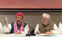 मिल्कीपुर उपचुनाव: सपा के प्रदेश अध्यक्ष का बड़ा आरोप, हमारे कार्यकर्ताओं और एजेंट को पीट रही पुलिस मिल्कीपुर उपचुनाव: सपा के प्रदेश अध्यक्ष का बड़ा आरोप, हमारे कार्यकर्ताओं और एजेंट को पीट रही पुलिस