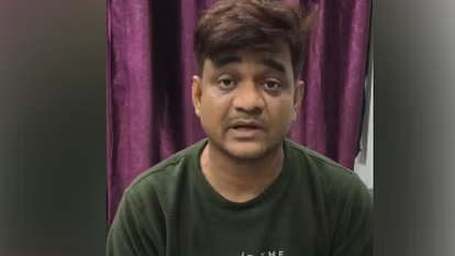 वाराणसी : कार से टच होने पर सिपाही ने व्यापारी को कॉलर पकड़ कर खींचा, फिर जमकर की पिटाई; निलंबित वाराणसी : कार से टच होने पर सिपाही ने व्यापारी को कॉलर पकड़ कर खींचा, फिर जमकर की पिटाई; निलंबित