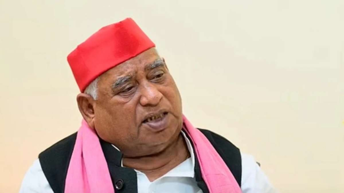 मतदान के बीच सपा सांसद ने सरकार पर लगाए आरोप, बोले- अफसर हमारे कार्यकर्ताओं को धमका रहे मतदान के बीच सपा सांसद ने सरकार पर लगाए आरोप, बोले- अफसर हमारे कार्यकर्ताओं को धमका रहे
