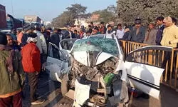 वाराणसी : महाकुंभ से लौट रही कार खड़ी बस में घुसी, उड़े परखच्चे; दो की मौत वाराणसी : महाकुंभ से लौट रही कार खड़ी बस में घुसी, उड़े परखच्चे; दो की मौत