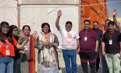 पहली बार महाकुंभ पहुंचे 50 पाकिस्तानी श्रद्धालु, कहा- हमें सनातन धर्म में जन्म लेने का गर्व है पहली बार महाकुंभ पहुंचे 50 पाकिस्तानी श्रद्धालु, कहा- हमें सनातन धर्म में जन्म लेने का गर्व है