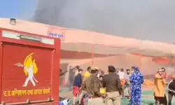 महाकुंभ में फिर लगी आग, मौके पर दमकल की कई गाड़ियां महाकुंभ में फिर लगी आग, मौके पर दमकल की कई गाड़ियां