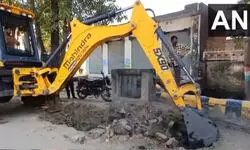 संभल में खुदाई के दौरान मिला एक और कुआं, लोगों का दावा- शिवलिंग भी है मौजूद संभल में खुदाई के दौरान मिला एक और कुआं, लोगों का दावा- शिवलिंग भी है मौजूद