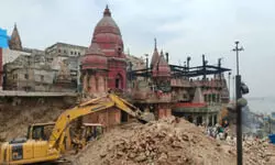 मसाने की होली के लिए काशी में शुरू हुई तैयारी, मणिकर्णिका से हटाया जा रहा मलबा मसाने की होली के लिए काशी में शुरू हुई तैयारी, मणिकर्णिका से हटाया जा रहा मलबा