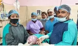 श्री कृष्णा मिशन के चिकित्सकों ने 3 किलो का ट्यूमर निकाल कर बचाई महिला की जान श्री कृष्णा मिशन के चिकित्सकों ने 3 किलो का ट्यूमर निकाल कर बचाई महिला की जान