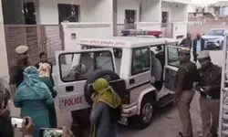 किराए के मकान में से चल रहा था देह व्यापार, पुलिस को देखते ही मची अफरा तफरी, आपत्तिजनक स्थिति पकड़े गए युवक-युवतियां किराए के मकान में से चल रहा था देह व्यापार, पुलिस को देखते ही मची अफरा तफरी, आपत्तिजनक स्थिति पकड़े गए युवक-युवतियां