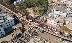 प्रयागराज जाने वाले रास्तों पर कई KM तक भीषण जाम, हाईवे पर रेंग रहे वाहन; पेट्रोल-डीजल की किल्लत प्रयागराज जाने वाले रास्तों पर कई KM तक भीषण जाम, हाईवे पर रेंग रहे वाहन; पेट्रोल-डीजल की किल्लत