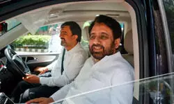 दिल्ली: ओखला विधायक अमानतुल्लाह खान के खिलाफ FIR दर्ज, समर्थकों पर बदमाश को पुलिस से छुड़ाने का आरोप दिल्ली: ओखला विधायक अमानतुल्लाह खान के खिलाफ FIR दर्ज, समर्थकों पर बदमाश को पुलिस से छुड़ाने का आरोप