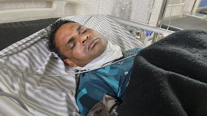 चीनी मांझे से बाइक सवार की गर्दन कटी, लहूलुहान युवक को देख पत्नी की निकली चीख, 25 टांके लगे चीनी मांझे से बाइक सवार की गर्दन कटी, लहूलुहान युवक को देख पत्नी की निकली चीख, 25 टांके लगे