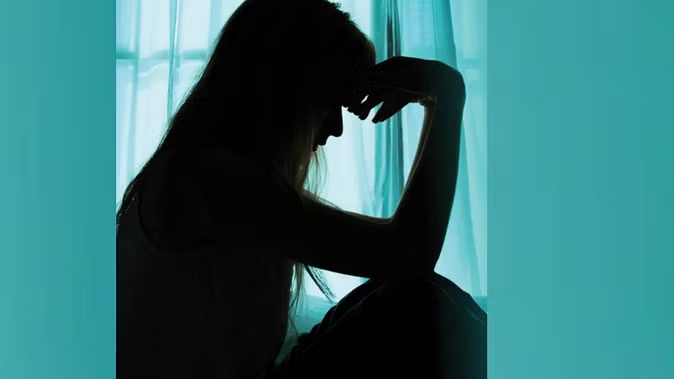 छात्रा से छेड़छाड़ का मामला: शिक्षिका निलंबित, शिक्षामित्र पर लटकी बर्खास्तगी की तलवार, जांच के बाद कार्रवाई छात्रा से छेड़छाड़ का मामला: शिक्षिका निलंबित, शिक्षामित्र पर लटकी बर्खास्तगी की तलवार, जांच के बाद कार्रवाई