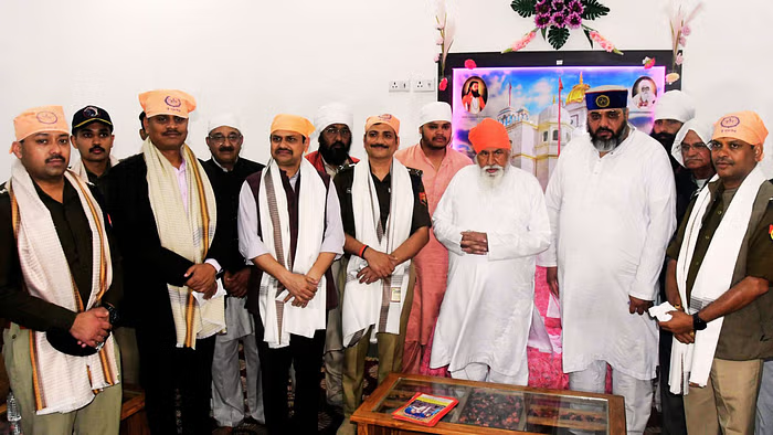 रविदास जंयती पर काशी पहुंचे तीन लाख रैदासी; देश-विदेश के अनुयायियों ने लगाए जयकारे रविदास जंयती पर काशी पहुंचे तीन लाख रैदासी; देश-विदेश के अनुयायियों ने लगाए जयकारे