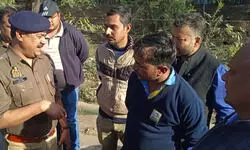 मेरठ रोड पर पेट्रोल पंप कैशियर से करीब 11 लाख रुपये सहित स्कूटी लूटी