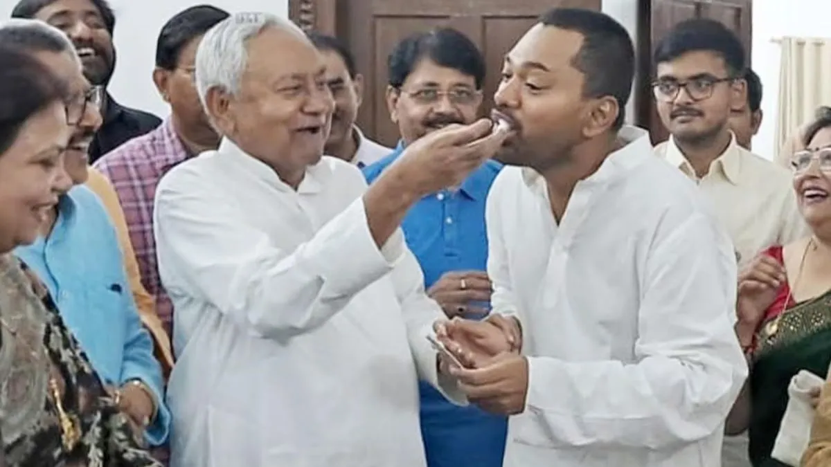 अब सियासत में होगी नीतीश कुमार के बेटे निशांत की एंट्री? JDU नेताओं के बयानों ने मचाई हलचल अब सियासत में होगी नीतीश कुमार के बेटे निशांत की एंट्री? JDU नेताओं के बयानों ने मचाई हलचल