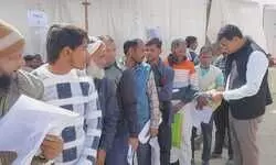 बिलारी। कैंप लगाकर तमाम किसानों की खतौनी की कमियों को ठीक कराया गया बिलारी। कैंप लगाकर तमाम किसानों की खतौनी की कमियों को ठीक कराया गया