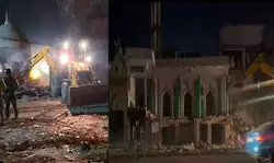 सीतापुर: 1899 में बनी मस्जिद में चला बुलडोजर, मंदिर भी ढहाया गया; देर रात पुलिस-प्रशासन की मौजूदगी में हुए धराशायी सीतापुर: 1899 में बनी मस्जिद में चला बुलडोजर, मंदिर भी ढहाया गया; देर रात पुलिस-प्रशासन की मौजूदगी में हुए धराशायी