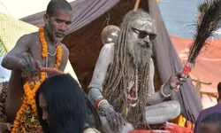 काशी में महाकुंभ: नागा संन्यासियों के दर्शन के लिए उमड़ी भक्तों की भीड़