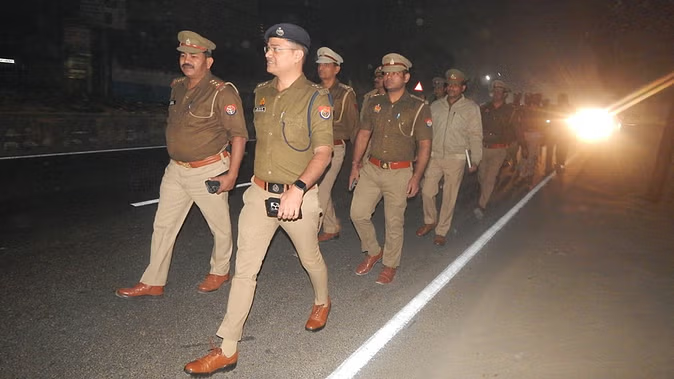 मुरादाबाद: दूसरे समुदाय की छात्रा को अगवा कर ले गया दिलशाद, हिंदू संगठन के लोग पहुंचे गांव.. तनावपूर्ण स्थिति मुरादाबाद: दूसरे समुदाय की छात्रा को अगवा कर ले गया दिलशाद, हिंदू संगठन के लोग पहुंचे गांव.. तनावपूर्ण स्थिति
