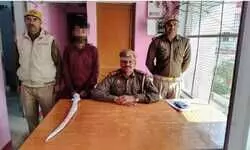 प्रधान प्रतिनिधि और गर्भवती महिला पर तलवार से वार करने वाला आरोपी गिरफ्तार