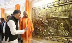 उत्तर प्रदेश विधानसभा के मुख्य द्वार का सीएम योगी ने किया उद्घाटन, भित्तिचित्रों का भी किया अनावरण