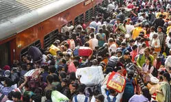 महाकुंभ के अंतिम सप्ताह में भीड़ बढ़ने की आशंका, रेलवे स्टेशनों पर किए गए ये खास इंतजाम महाकुंभ के अंतिम सप्ताह में भीड़ बढ़ने की आशंका, रेलवे स्टेशनों पर किए गए ये खास इंतजाम