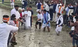 दरभंगा में अचानक खेत में उतरे शिवराज सिंह चौहान, डिप्टी CM संग रोपे पौधे दरभंगा में अचानक खेत में उतरे शिवराज सिंह चौहान, डिप्टी CM संग रोपे पौधे