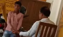 जौनपुर : सरकारी स्कूल में मसाज वाले गुरू जी का वीडिया वायरल, प्रधानाध्यापिका से मांगा गया स्पष्टीकरण जौनपुर : सरकारी स्कूल में मसाज वाले गुरू जी का वीडिया वायरल, प्रधानाध्यापिका से मांगा गया स्पष्टीकरण