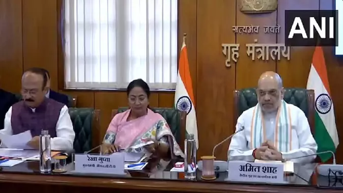 एक्शन में गृह मंत्री: दिल्ली सरकार संग की बैठक, शाह बोले- थानों में जनसुनवाई शिविर लगाएं एक्शन में गृह मंत्री: दिल्ली सरकार संग की बैठक, शाह बोले- थानों में जनसुनवाई शिविर लगाएं