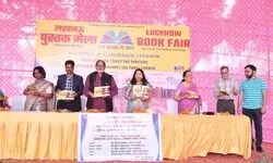 रवीन्द्रालय चारबाग में लखनऊ पुस्तक मेला : दूसरा दिन