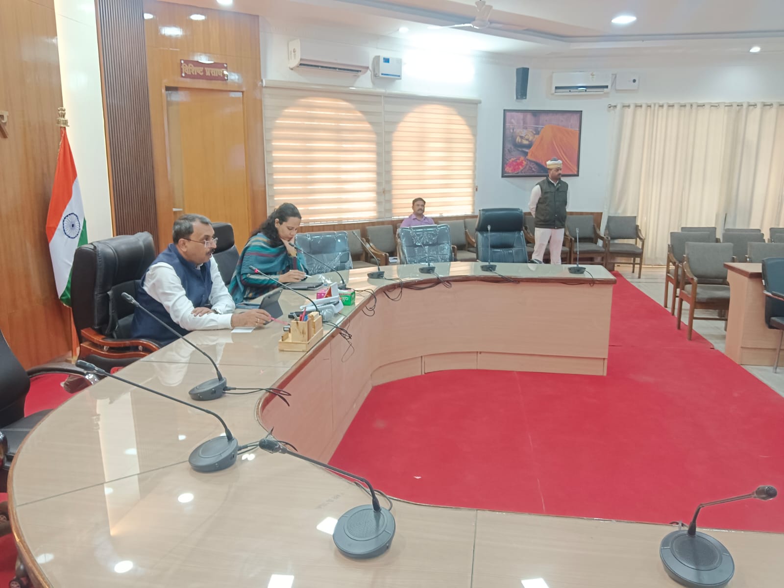 महात्मा बुद्ध कृषि विश्व विद्यालय एवं जिला जेल के निर्माण कार्यों की हुई समीक्षा