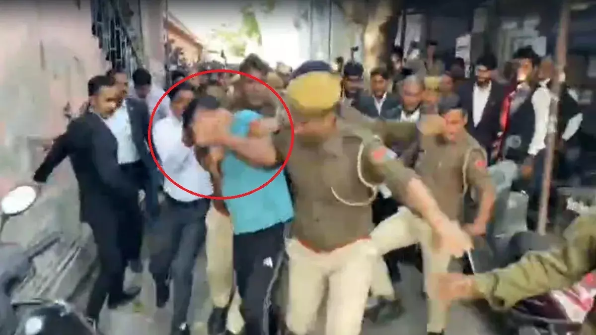 लड़कियों को जबरन संबंध बनाने के लिए मजबूर करता था पूर्व पार्षद हाकिम, वकीलों ने लात-घूंसों से की पिटाई