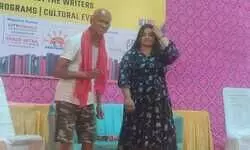 रवीन्द्रालय चारबाग में लखनऊ पुस्तक मेला : सब गोलमाल है ने किया लोटपोट, लगा स्वास्थ्य शिविर