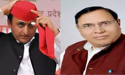 अखि‍लेश यादव के करीबी रहे हैं वासुदेव यादव, सरकार बनते ही माध्यमिक शिक्षा के बन गए थे निदेशक; अब होगी कार्रवाई!