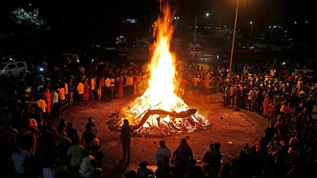 कल से शुरू होगा होलाष्टक 8 दिनों तक इन नियमों का करें पालन… खुशहाल रहेगी जिंदगी! कल से शुरू होगा होलाष्टक 8 दिनों तक इन नियमों का करें पालन… खुशहाल रहेगी जिंदगी!