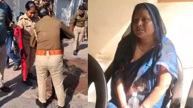 युवक ने बीच चौराहे पत्नी-बेटियों संग आत्मदाह का किया प्रयास, पुलिसकर्मियों ने बचाया; बताई चौंकाने वाली वजह युवक ने बीच चौराहे पत्नी-बेटियों संग आत्मदाह का किया प्रयास, पुलिसकर्मियों ने बचाया; बताई चौंकाने वाली वजह