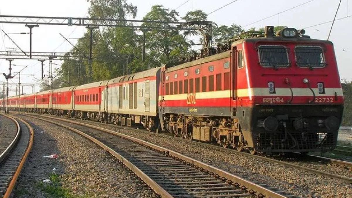 चारबाग स्टेशन पर ट्रेन को उड़ा दिया जाएगा, अयोध्या एक्सप्रेस में बम होने की मिली धमकी; मचा हड़कंप चारबाग स्टेशन पर ट्रेन को उड़ा दिया जाएगा, अयोध्या एक्सप्रेस में बम होने की मिली धमकी; मचा हड़कंप