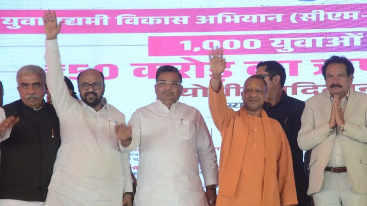 CM Yogi का दिखा नया अंदाज- कटेंगे तो बंटेगे बाद अब छत्रपति शिवाजी महाराज की जय... ना राजनीतिक बात ना किया कटाक्ष CM Yogi का दिखा नया अंदाज- कटेंगे तो बंटेगे बाद अब छत्रपति शिवाजी महाराज की जय... ना राजनीतिक बात ना किया कटाक्ष