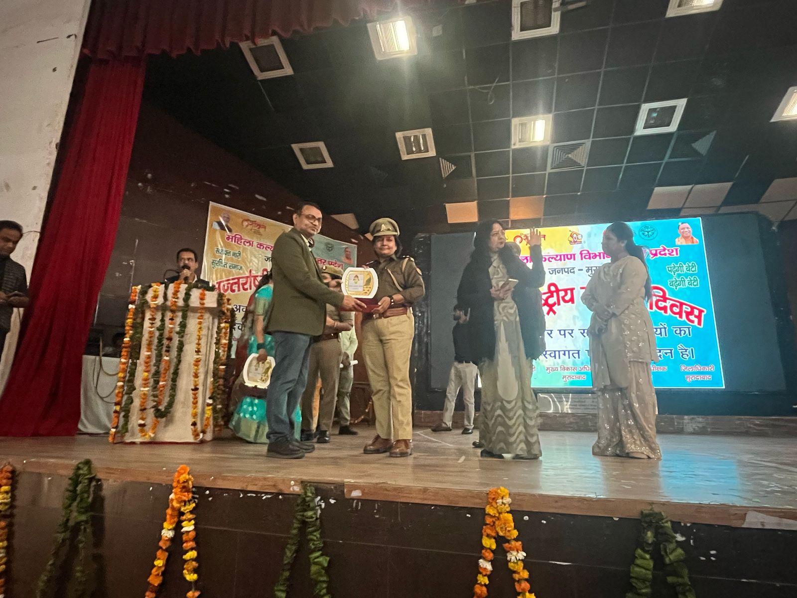 महिला कल्याण विभाग उत्तर प्रदेश जनपद मुरादाबाद द्वारा कंपनी बाग पंचायत भवन थाना सिविल लाइन मे अंतर्राष्ट्रीय महिला दिवस मनाया गया। महिला कल्याण विभाग उत्तर प्रदेश जनपद मुरादाबाद द्वारा कंपनी बाग पंचायत भवन थाना सिविल लाइन मे अंतर्राष्ट्रीय महिला दिवस मनाया गया।