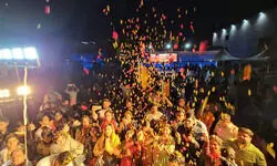 काशी विश्वनाथ धाम में भक्तों ने खेली फूलों की होली, मंदिर में दिखने लगा रंगभरी एकादशी का उल्लास