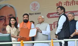 मुख्यमंत्री नीतीश कुमार ने दिया बड़ा तोहफा, 50 हजार से अधिक शिक्षकों को बांटे नियुक्ति पत्र