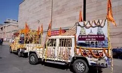 बाबा विश्वनाथ ने मथुरा भेजी कान्हा को भेंट, भस्म-अबीर-गुलाल के साथ वस्त्र