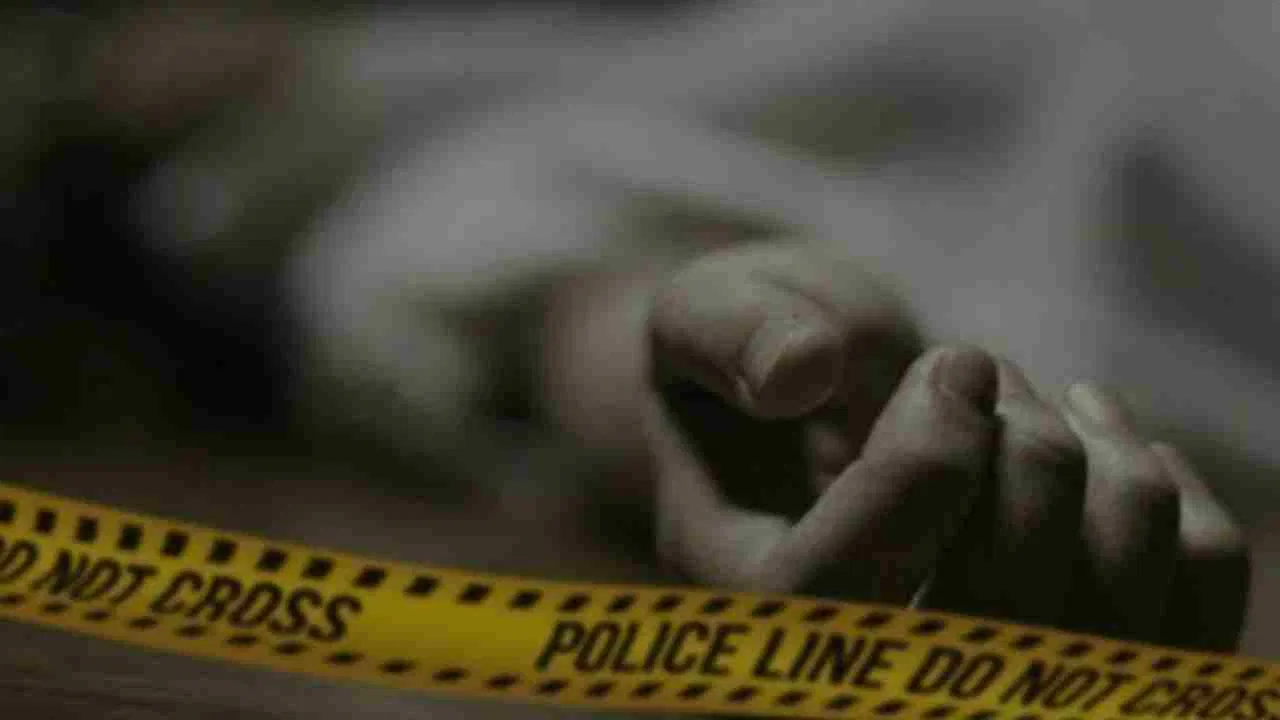 मुंबई में बड़ा हादसा, निर्माणाधीन बिल्डिंग में पानी की टंकी साफ करने उतरे 5 मजदूरों की दम घुटने से मौत मुंबई में बड़ा हादसा, निर्माणाधीन बिल्डिंग में पानी की टंकी साफ करने उतरे 5 मजदूरों की दम घुटने से मौत