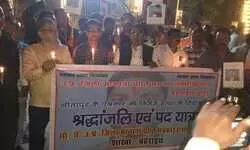 पत्रकार की निर्मम हत्या के विरोध में जिला मान्यता प्राप्त पत्रकार एसोसिएशन ने निकाली पदयात्रा और दी श्रद्धांजलि