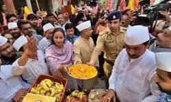 संभल में जामा मस्जिद वाले रास्ते से गुजरा रंगभरी एकादशी का जुलूस, सीओ अनुज चौधरी और एसडीएम वंदना मिश्रा ने की पूजा-अर्चना