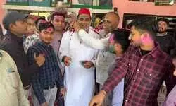 सपा के मुस्लिम विधायक हाजी मौहम्मद फहीम इरफान ने मनाई होली