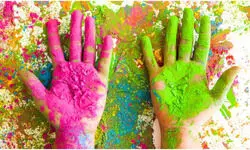 रंग-पानी से कहीं खराब न हो जाए मोबाइल! होली पर फोन को सेफ रखने के लिए नोट कर लें टिप्स