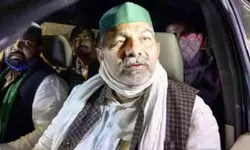 किसान नेता चौधरी राकेश टिकैत की गाड़ी हादसे का शिकार, एयर बैग खुलने से बची जान