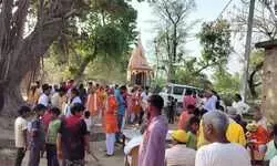 नाथपुर, बस्ती में फगुआ गीतों के साथ मनाई गई रंगों की होली