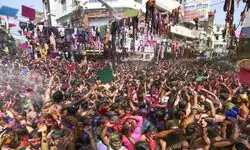 प्रयागराज की कपड़ा फाड़ होली, बिजली के तारों में दिखता है अजीब नजारा, 1957 से चली आ रही अनोखी परंपरा